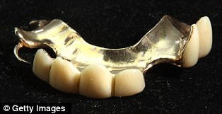 article-0-0F43F7A500000578-478_314x161